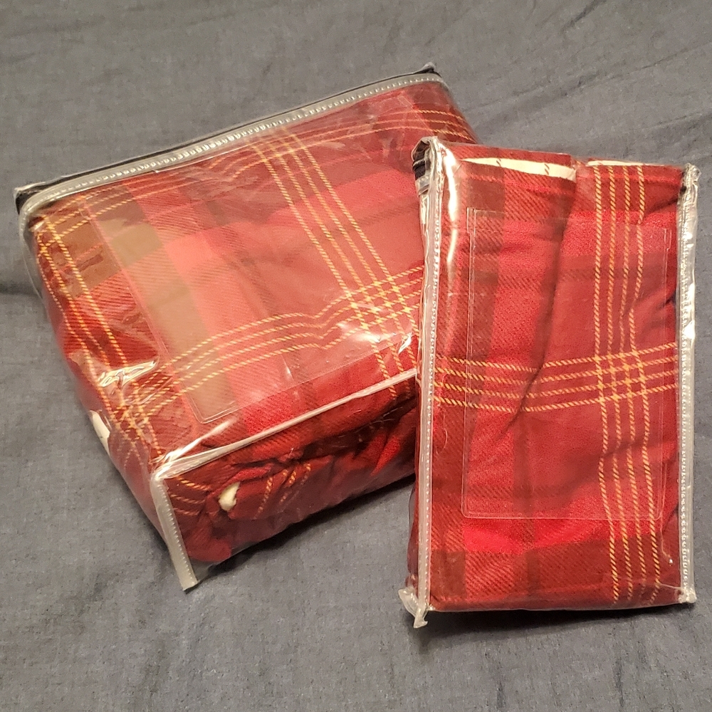 Martha Stewart Red and Cream Flannel Twin Duvet Cover and Standard Sham